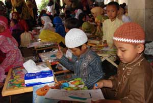 Anak-Anak Banjiri Lomba Mewarnai item-thumbnail