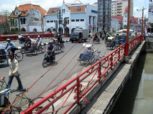 “Ruwatan Jembatan Merah”, Mengenang Keberanian Pejuang item-thumbnail