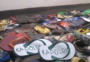 Institusi Polri “Ditabokin” Sandal Jepit item-thumbnail