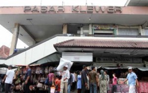 Disambut Positip Penyiapan Pasar Darurat Klewer item-thumbnail
