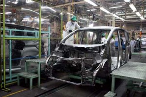 Pemerintah Tidak akan Kurangi Produksi Mobil item-thumbnail