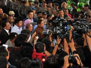Anas Bantah Terima Harrier dari Proyek Hambalang item-thumbnail