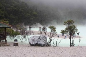 Kawah Putih Bisa Jadi Kawasan Pariwisata Kelas Dunia item-thumbnail