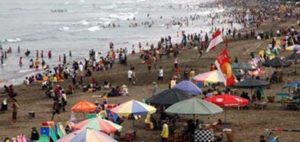 Pantai Pangandaran Masih Dipadati Wisatawan item-thumbnail