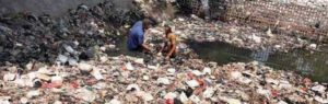 Saluran Air di Jatibaru Penuh Puing dan Sampah item-thumbnail
