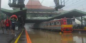 PT INKA Luncurkan Lokomotif Tahan Banjir item-thumbnail