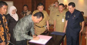 Naskah Kerjasama Alsintan Center di Pontianak Ditandatangani item-thumbnail