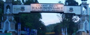 Garut Terima Sertifikat Daerah Berpotensi Maju item-thumbnail