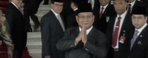 Prabowo Hadiri Pelantikan Presiden Jokowi item-thumbnail