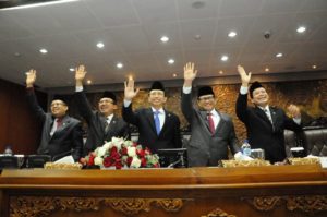 Pengamat: Harus Diingat DPR Adalah Wakil Rakyat item-thumbnail