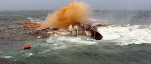 Jokowi Serius, Tiga Kapal Pencuri Ikan Diledakkan item-thumbnail