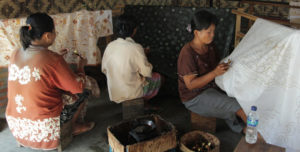 Hadapi Pasar Bebas ASEAN, IKM Dipersiapkan Secara Dini item-thumbnail