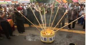 Masyarakat Kota Probolinggo Deklarasikan Antimiras dan Narkoba item-thumbnail