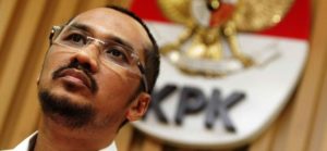 Komisi III DPR Bakal Bentuk Panja Samad item-thumbnail