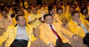 Kubu Agung Laksono Tarik Golkar dari KMP item-thumbnail