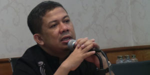 Fahri Hamzah Dukung Jokowi Reshuffle Kabinet item-thumbnail