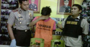 Tiga Tersangka Kejahatan Tipikor Dijebloskan ke Sel Tahanan item-thumbnail