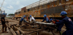 Kemenperin Dorong Industri Mobil Produksi Komponen Kapal item-thumbnail