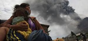 Luhut Pandjaitan dan Andi Widjajanto Kunjungi Pengungsi Sinabung item-thumbnail