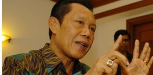 Mantan Gubernur yang satu ini Ternyata Kaya Banget item-thumbnail