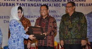 Menperin Ajak Wanita Pengusaha Kembangkan IKM Kreatif di Daerah item-thumbnail