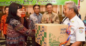 DWP Kemenperin Serahkan 1.320 Bingkisan Lebaran item-thumbnail