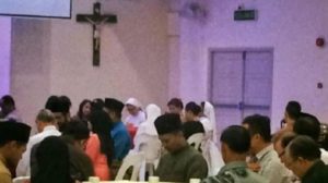 Umat Muslim di Kuching Buka Puasa Dalam Gereja item-thumbnail