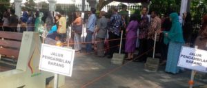 Ribuan Warga Datangi Open House Jokowi item-thumbnail