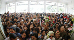 Wou…Rakyat Tumpah ke Kantor Gubernur Ahok item-thumbnail