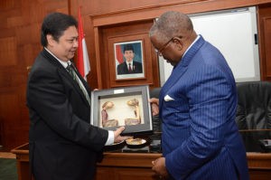 RI Dorong Industri Alat Transportasi dan Pertahanan Ekspor ke Angola item-thumbnail