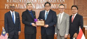 RI-Malaysia Siap Pasok CPO ke Tiongkok item-thumbnail