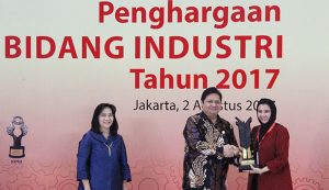 Menperin Serahkan 26 Penghargaan Bidang Industri item-thumbnail