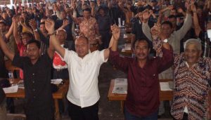 Komisi V DPR Harapkan Bupati Nikson Terpilih Lagi item-thumbnail
