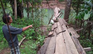 Jembatan Rusak item-thumbnail