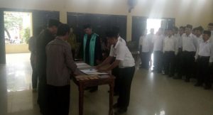 KPU Pesibar Lantik Anggota Panitia Pemilihan Kecamatan item-thumbnail