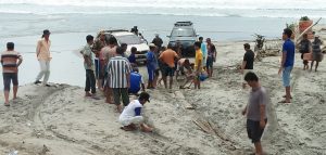 Antrian Panjang Kendaraan Roda Empat item-thumbnail