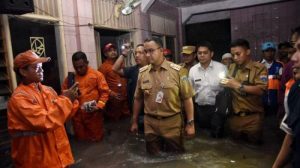 Anis-Sandi Diminta Ketua DPRD DKI Stop Pencitraan item-thumbnail