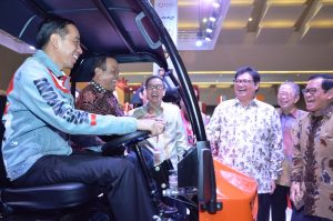 Jokowi : Revolusi Industri 4.0, Industri Otomotif Akan Melonjak item-thumbnail