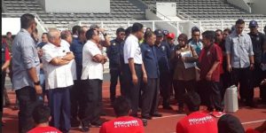 Bob Hasan Protes Anies di Depan JK item-thumbnail