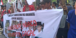BEM se-DKI Jakarta Kepung Balaikota, Tuntut Anis-Sandi Mundur item-thumbnail