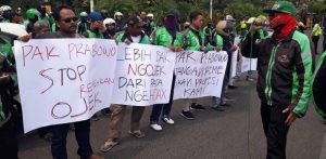 Aksi Protes Tukang Ojek ke Prabowo, Meluas ke Seluruh Nusantara “Lebih Baik Ngojek Ketimbang Nge-hoax” item-thumbnail