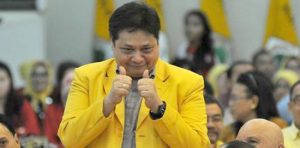 Airlangga Ajak Kader Golkar, Solid item-thumbnail