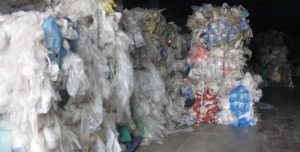 Sampah Plastik Diproses Menjadi BBM item-thumbnail
