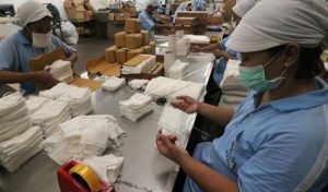 Produsen Masker di Surabaya Kelabakan Penuhi Pesanan Apotek item-thumbnail
