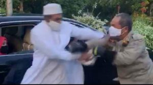 Jangan Lihat Dasternya, Habib Umar Assegaf Harus Diproses Karena Melakukan Tiga Kesalahan item-thumbnail