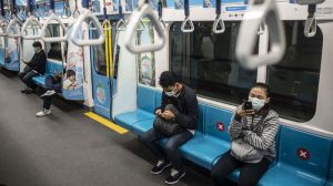 Naik MRT Dilarang Menelepon dan Melakukan Percakapan item-thumbnail