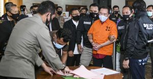 Dua Jenderal Polisi Terlibat Kasus Korupsi Djoko Tjandra item-thumbnail