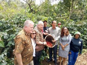 Petani di Humbahas Lebih Fokus Bertani Ketimbang Bahas Pilkada item-thumbnail