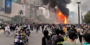 Prabowo Sebut Perusuh itu Adalah Anasir-anasir yang Dibiayai Asing item-thumbnail