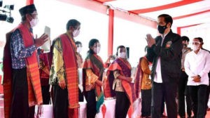 Presiden Joko Widodo Serahkan 22.007 Sertifikat Tanah ke Masyarakat Sumut item-thumbnail